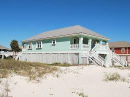 White sand beaches and the peaceful blue waters of the gulf of mexico define gulf shores, alabama. 12 Coolest Vrbo Rentals In Gulf Shores Al For 2021 Trips To Discover