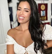 Tara Elizabeth's Instagram, Twitter & Facebook