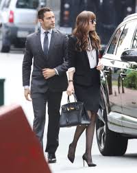 Before and after 💛 ❝#fiftyshadesofgrey #fiftyshadesdarker #fiftyshadesfreed #fiftyshadesofgreymovie #fiftyshadesag #fiftyshades… Dakota Johnson Anastasia Steele Outfits Dakota Johnson Style Grey Outfit