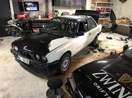 Bmw e30 m3 bmw alpina bmw x5 f15 e36 cabrio bmw m series rolls royce motor cars bmw performance street racing cars bmw classic cars. A Custom Widebody 1990 Bmw E30 With Tremec Magnum F Transmission Tremec Blog Get Connected