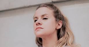 Alice Mee's Instagram, Twitter & Facebook