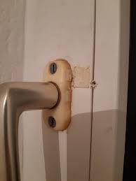 Wenn das fensterglas einen tiefen riss oder gar gesplittert ist, muss die scheibe ausgetauscht werden. Fenstergriffe Lassen Sich Nicht Losen