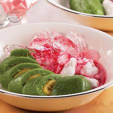 Lalu tuang di atasnya sirup cocopandan dan susu kental manis. Resep Es Pisang Hijau