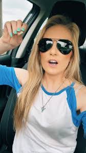 Nicole Giannone's Instagram, Twitter & Facebook