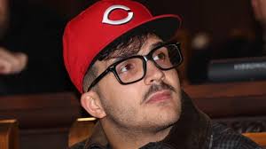 Geolier: il sindaco di Napoli consegna una targa al rapper