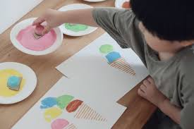 ダンボールでアイスクリームスタンプあそび つづる 幼稚園の工作 子供向けクラフト 手作りおもちゃ