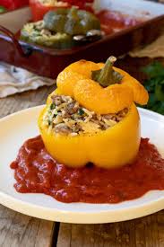 Gefullte Paprika Mit Tomatensauce Rezept In 2020 Tomaten Sauce Tomatensauce Rezepte