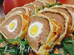 Si realizzano con fettine di petto di pollo farcite a scelta con salumi, formaggio o verdure, arrotolate a forma di involtini e infine sigillate con degli stuzzicanti che tengono ben chiuso il ripieno caldo e filante! Polpettone In Crosta Di Pasta Sfoglia A Tavola Con Lia