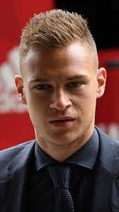 Seit einiger zeit fällt joshua kimmich nicht mehr nur durch seine sportlichen leistungen auf, auch sein schnauzbart sorgt für aufsehen. Kimmich Bart Barttrends 2021 Die 7 Aktuellsten Und Modernsten Barte The Official Facebook Page Of Joshua Kimmich Bantals
