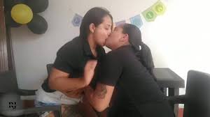 A su mujer para cojerse a la mejor amiga watch online