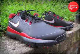 When tiger first wore a pair of prototype nike free golf shoes months ago, we received calls and emails asking us if these shoes were going these shoes are light weight for golf shoes. Nike Tw 14 Golf Shoes
