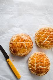 Galettes Des Rois Trois Recettes Tres Tres Faciles Recette Galette Des Rois Galette Des Rois Facile Galette Des Rois