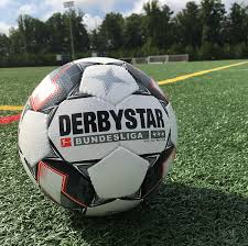 The 2018/19 official bundesliga soccer ball by derbystar is now part of an understated, but fascinating history. Buy Derbystar Bundesliga Replica Match Soccer Ball Size 5 White Online At Low Prices In India Amazon In