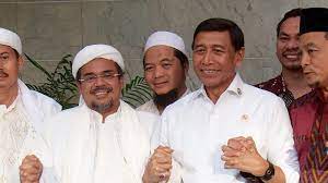 Sejumlah anak muda bangga memakai seragam fpi karena mewakili sebuah semangat politik baru. Ngaku Berteman Sejak Muda Dengan Habib Rizieq Wiranto Ayo Kembali Ke Jalan Yang Benar