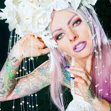 Anna Zucco's Instagram, Twitter & Facebook