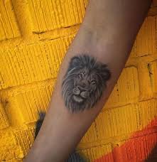 Small Lion Tattoo Small Tattoos Pinterest Small Lion Tattoo Muthis Dovmeler Hayvan Dovmeleri Aslan Dovmesi