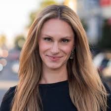 Laura Libby's Instagram, Twitter & Facebook