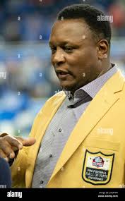 Detroit Lions running back Barry Sanders avoids a tackle from David Rocker  of the Los Angeles Rams for a four-yard run in the second quarter in  Anaheim, California