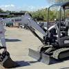 With impressive lift height, the s850 is the largest bobcat® model. Https Encrypted Tbn0 Gstatic Com Images Q Tbn And9gcsamv2siveiyjbjoy O777yxxqywujxlbfjkci5sxioikvirbz Usqp Cau