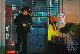Feng ze 邱鋒澤, cai zi 采子 title: å…¨æ–‡ åŠå¤œé›ç‹—æ´©æˆ€æƒ…é‚±é‹'æ¾¤ç¥•å¯†åŒå±…é‡‡å­
