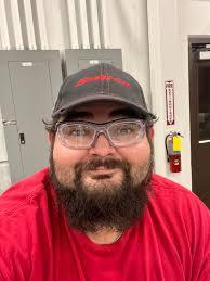 Josh here from JoshAtBest! Trying to hit 550 followers! Small time streamer  Hooked