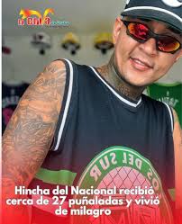 José David Botero tiene 27 años, es hincha del Atlético Nacional y asegura  que volvió a nacer. Cuando apenas tenía 17, fue 4tacado por un seguidor de  otro equipo, quien lo 4puñaló