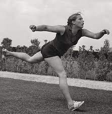 Tamara natanovna pressnb 1 (born 10 may 1937) is a retired soviet athlete who dominated the shot put and discus throw in the early 1960s. Datei Tamara Press 1960c Jpg Wikipedia