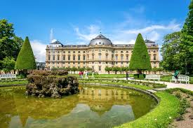 Il devint la résidence des évêques, en remplacement de l'ancienne forteresse de marienberg. Wurzburg Residence Tourism De Awesome Travel Destinations In Germany