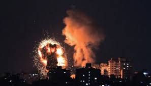 Franja de gaza | hace 12 años, una bomba cayó a unos diez metros de distancia de yaron bob, herrero y profesor de historia de arte israelí, y modificó repentinamente su vida. Qvi936asyutrzm