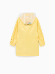 Le contraste est total entre sa teinte unie enduite et sa doublure en jersey. Transparent Raincoat With Sequins New In Girl 5 14 Yrs Kids Zara Switzerland Veste Impermeable Zara Blouson Fille