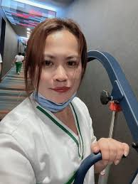 Student nurses have a mix of moments that are serious, funny, and full of  learning experiences! Here are some random things that student nurses often  do: 1. Practice patient assessments: Checking vitals