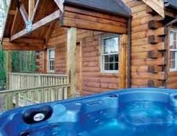 There Are Some Great Log Cabins With Hot Tubs Here Hot Tub Log Cabin Cabin