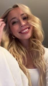 Samantha Mickelson's Instagram, Twitter & Facebook