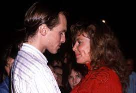 For the past 30 years miguel bose has been a major force in latin music, crossing all genres but always maintaining an electronic beat. Como Consiguio Ocultar Miguel Bose A Su Novio Durante 26 Anos
