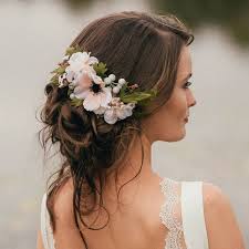 Un accessorio che si presta ad arricchire le acconciature realizzate con i capelli sciolti completando un outfit fresco e naturale con un mood . Acconciature Sposa Di Tendenza Matrimonio A Bologna Blog