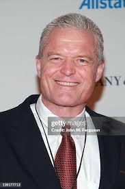 32 Photos & High Res Pictures