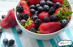 Combine your vinegar and water in a large bowl, gently slide your strawberries into that solution and swish them around for 10 to 20. How To Keep Berries Fresh In The Refrigerator Make Them Last