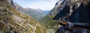 Åndalsnes ligger idyllisk til i romsdalen ved munningen til elva rauma, mot romsdalsfjorden. Trollstigen Die Strasse Nach Geiranger Mit 11 Haarnadelkurven