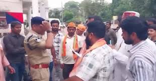 Right-wing groups demand Muslim ban at ...