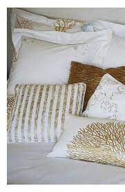 Vi si trova un po' di tutto, per qualsiasi ambiente della propria dimora: Zara Home Cuscini
