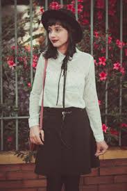 Contoh pakaian retro 70 an. Pakaian Vintage Adalah Kegiatan Daur Ulang Paling Stylish