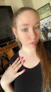 I feel like my eyes change between blue to grey?