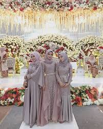 Dengan berbagai aplikasi yang dibuat khusus untuk desain. Baju Bridesmaid Hijab Dari Model Kurung Hingga Mermaid Woke Id