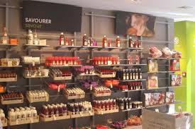Yves rocher мнения об ароматах, 8e jour, altika, antartic, aquarelles végétales eau fruitee pour l'ete, aztek, babiflore, babinours, bleu végétal yves rocher работали с такими парфюмерами, как annick menardo, francis kurkdjian, raymond chaillan, maurice roucel, caroline dumur, olivier. Sanofi Sort Du Capital D Yves Rocher Sante