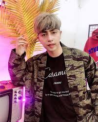 Bù lại, kin nguyễn luôn ở bên lo lắng cho vợ và con trai henry từng bữa cơm, giấc ngủ. Ngoáº¡i Hinh NgÆ°á»i Yeu Kem 10 Tuá»•i Cá»§a Ca SÄ© Thu Thá»§y