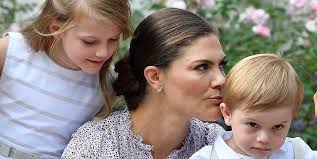 Födseln beräknas till mars 2016. Victorias Ljuvliga Semester Med Famijen Stoppa Pressarna Kungligheter Kungafamiljen Svensk Damtidning Prinsessan Madeleine Kronprinsessan Victoria