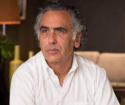 In the same year he creates a theatre company with former colleagues and starts co. Miguel Raposo