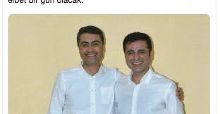 Başak demirtaş eşi selahattin demirtaş ile fotoğraf çekilerek paylaştı. Selahattin Demirtas Kanun Yok Ama Yoldaslik Var Ozgur Gelecek
