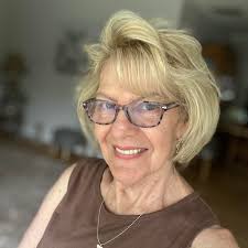 Congratulations to Julie Bourne, PA, who has been named the RWJUH Clinician  of the Month for March 2019! Julie was honored for her commitment to  patient safety and helping establish RWJUH as