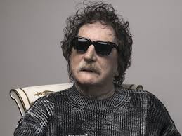 Charly García cumple 73 años: así fue la vigilia de los fanáticos en la  esquina de su casa
